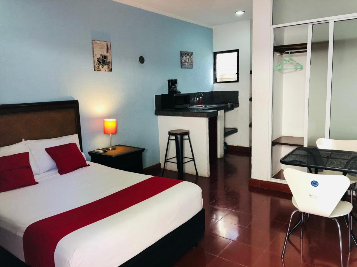 Hotel Dpas 52 Merida Exterior photo